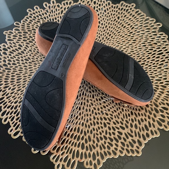 Flats!! - Picture 3 of 4